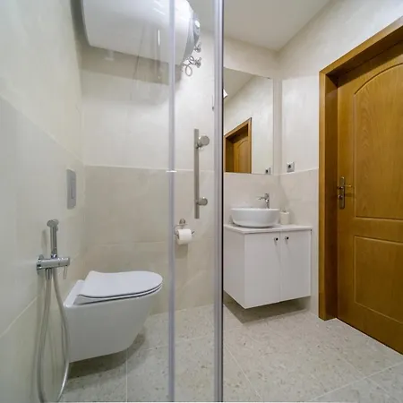 Magdalena - Two Bathrooms, Perfect Center וארנה